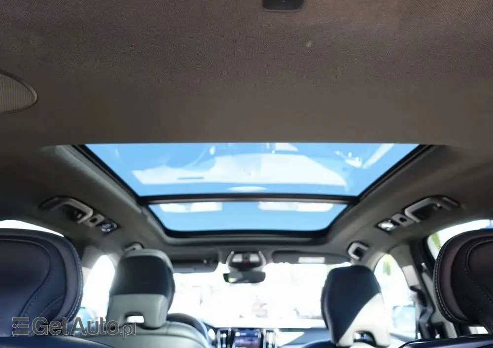 VOLVO XC 60 T8 AWD Ultra Black Edition