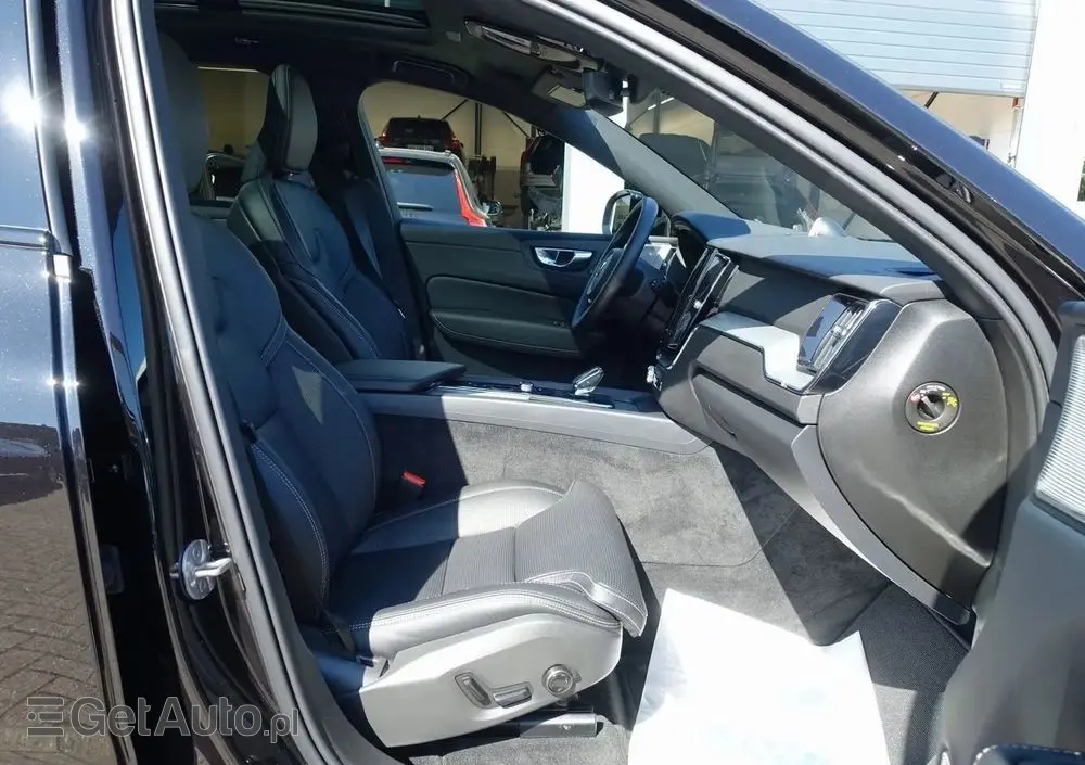 VOLVO XC 60 T8 AWD Ultra Black Edition