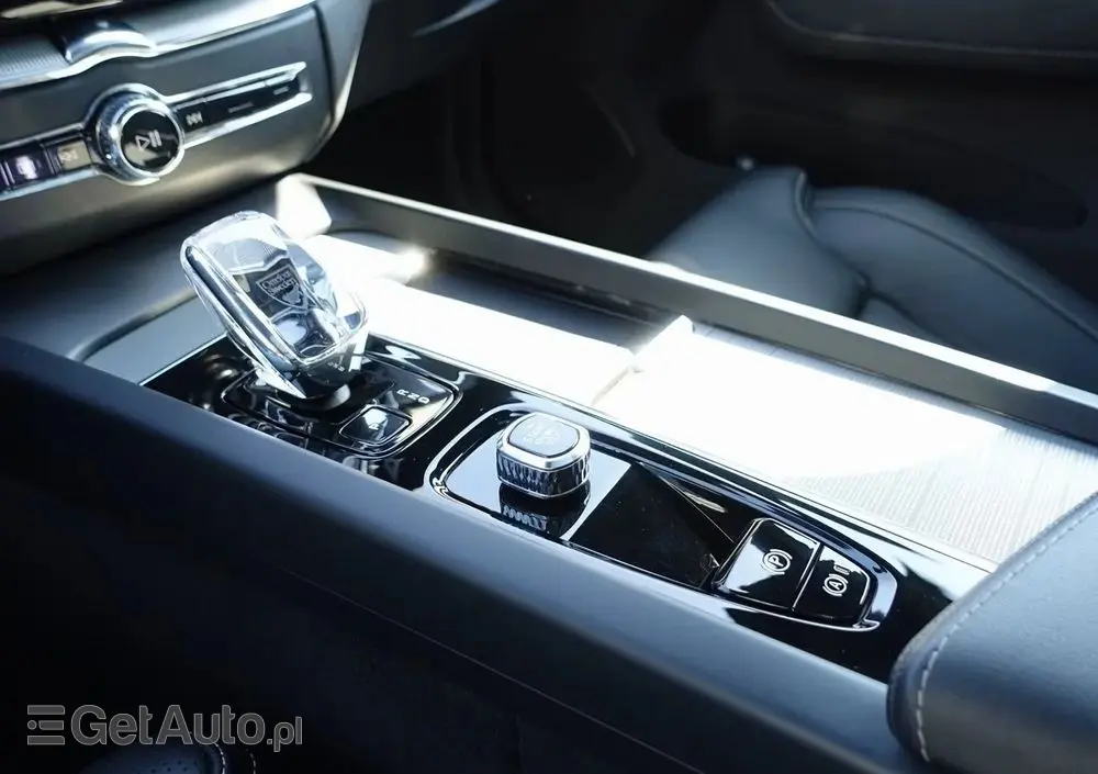 VOLVO XC 60 T8 AWD Ultra Black Edition