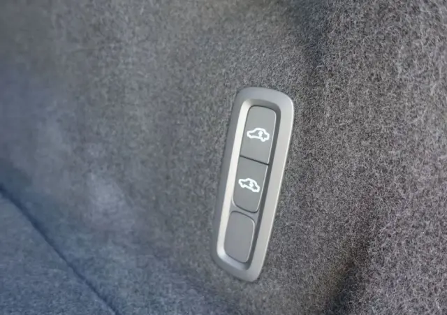 VOLVO XC 60 T8 AWD Ultra Black Edition