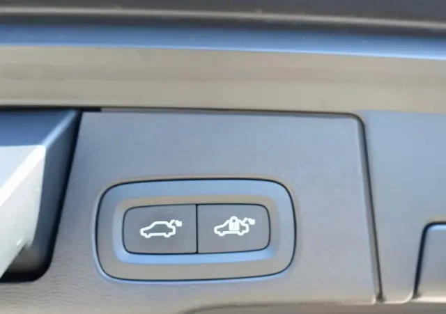 VOLVO XC 60 T8 AWD Ultra Black Edition