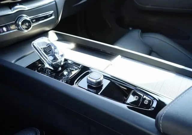 VOLVO XC 60 T8 AWD Ultra Black Edition