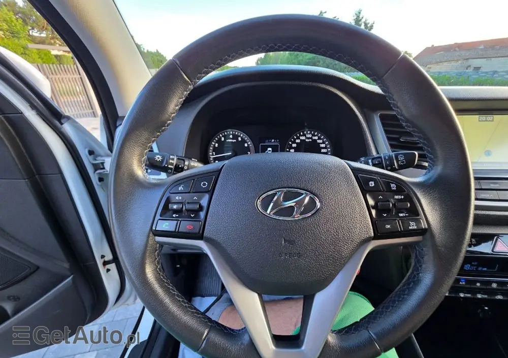 HYUNDAI Tucson 