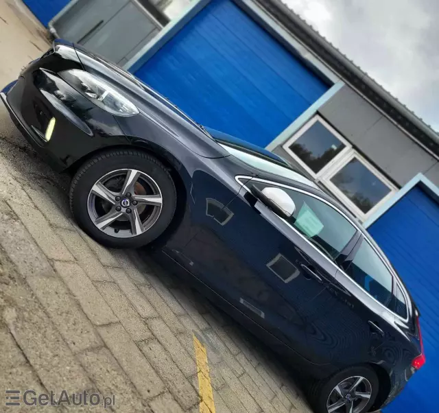 VOLVO V40 D2 Drive-E Momentum