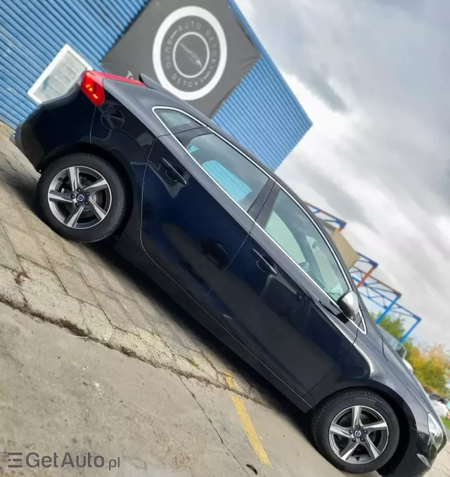 VOLVO V40 D2 Drive-E Momentum