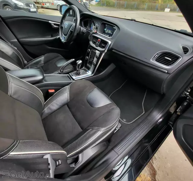 VOLVO V40 D2 Drive-E Momentum