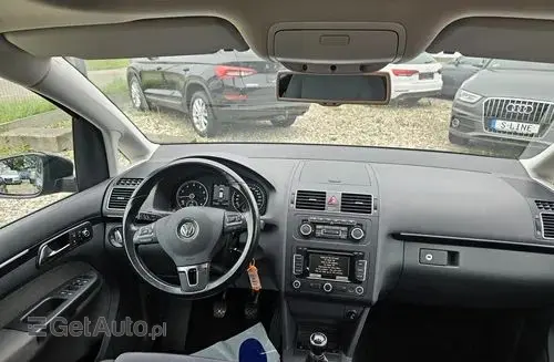VOLKSWAGEN Touran 