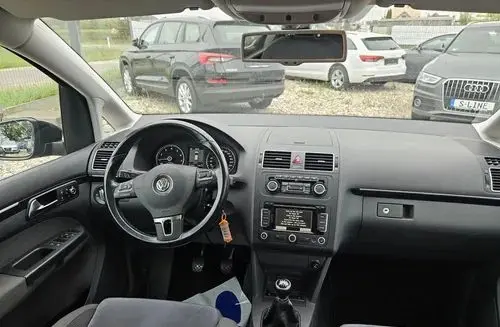 VOLKSWAGEN Touran 