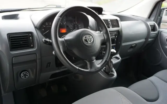 TOYOTA PROACE 