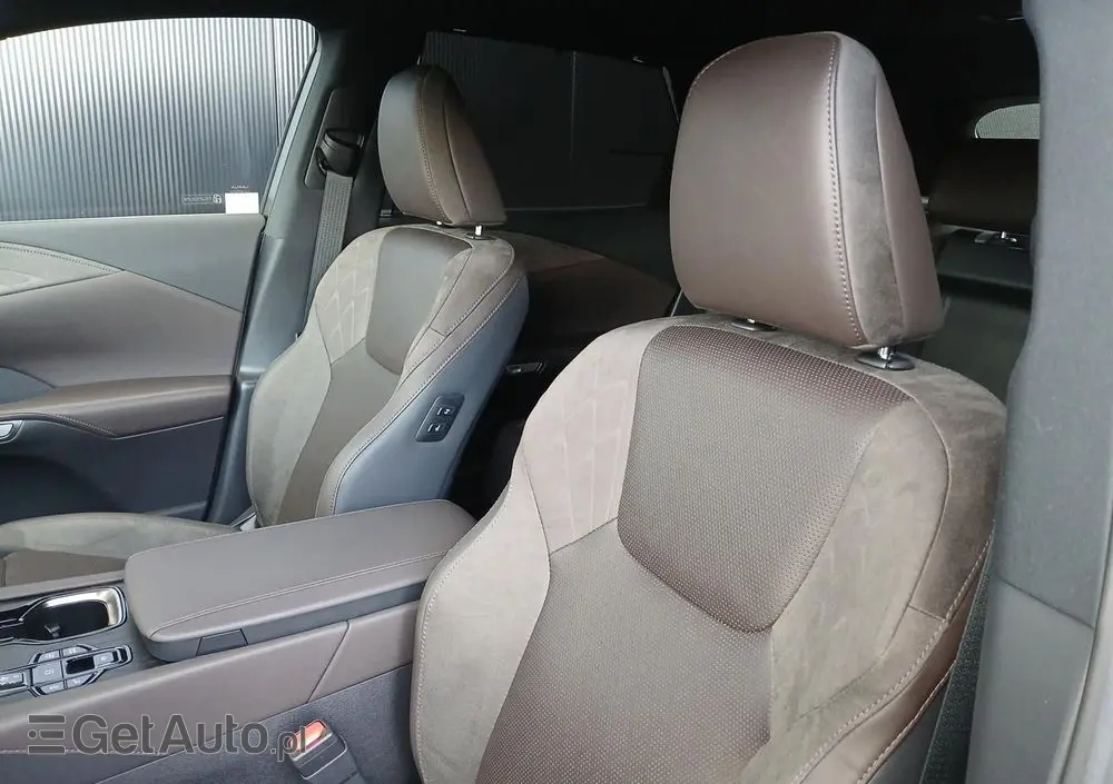 LEXUS RX 450h+ Omotenashi