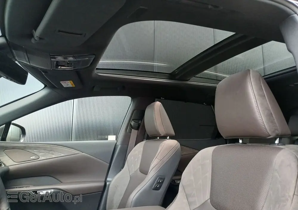 LEXUS RX 450h+ Omotenashi