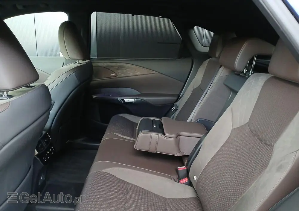 LEXUS RX 450h+ Omotenashi