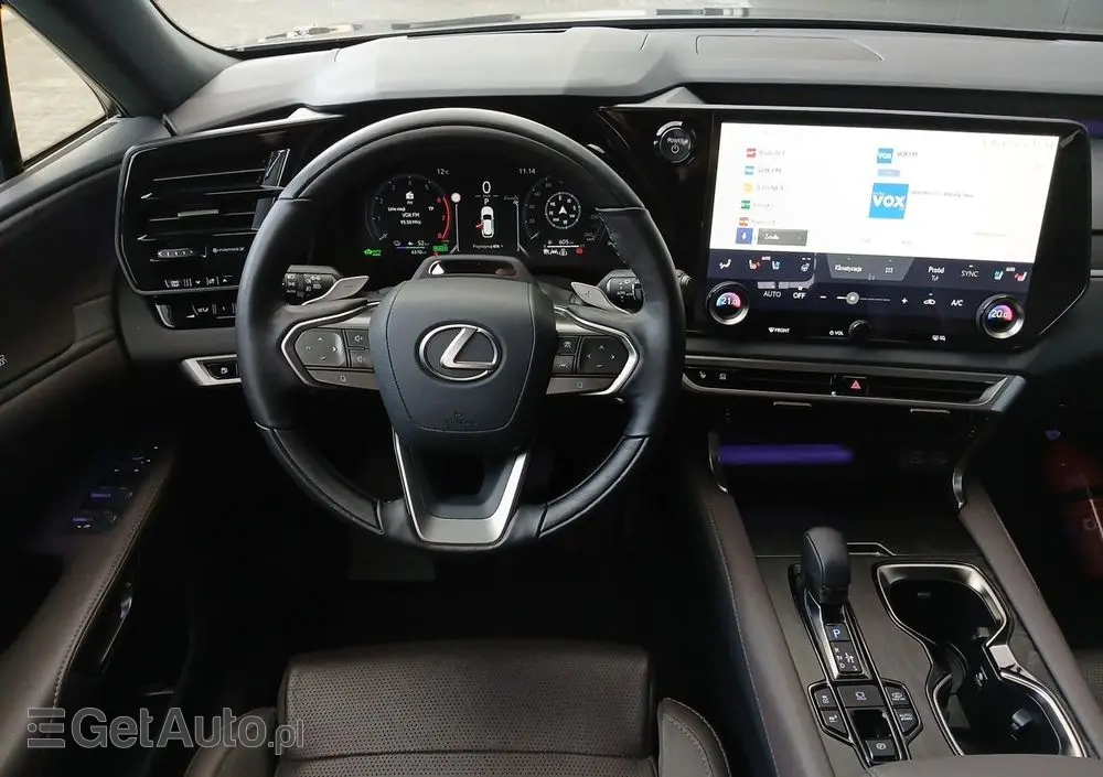 LEXUS RX 450h+ Omotenashi