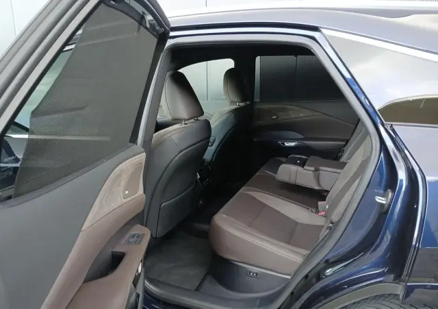 LEXUS RX 450h+ Omotenashi