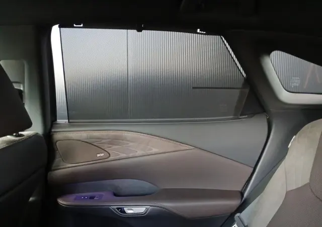 LEXUS RX 450h+ Omotenashi