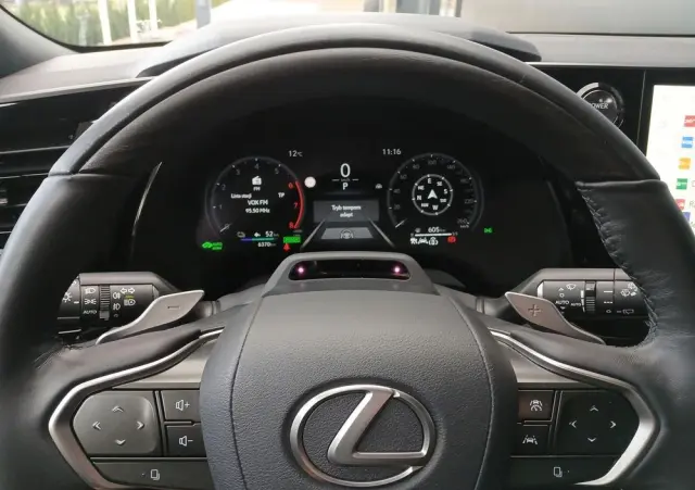 LEXUS RX 450h+ Omotenashi