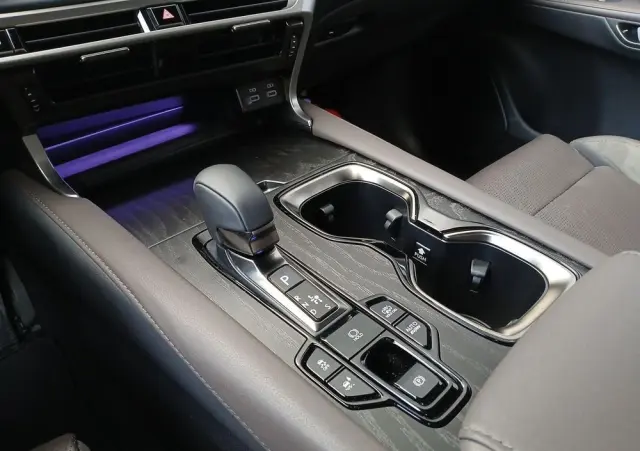 LEXUS RX 450h+ Omotenashi