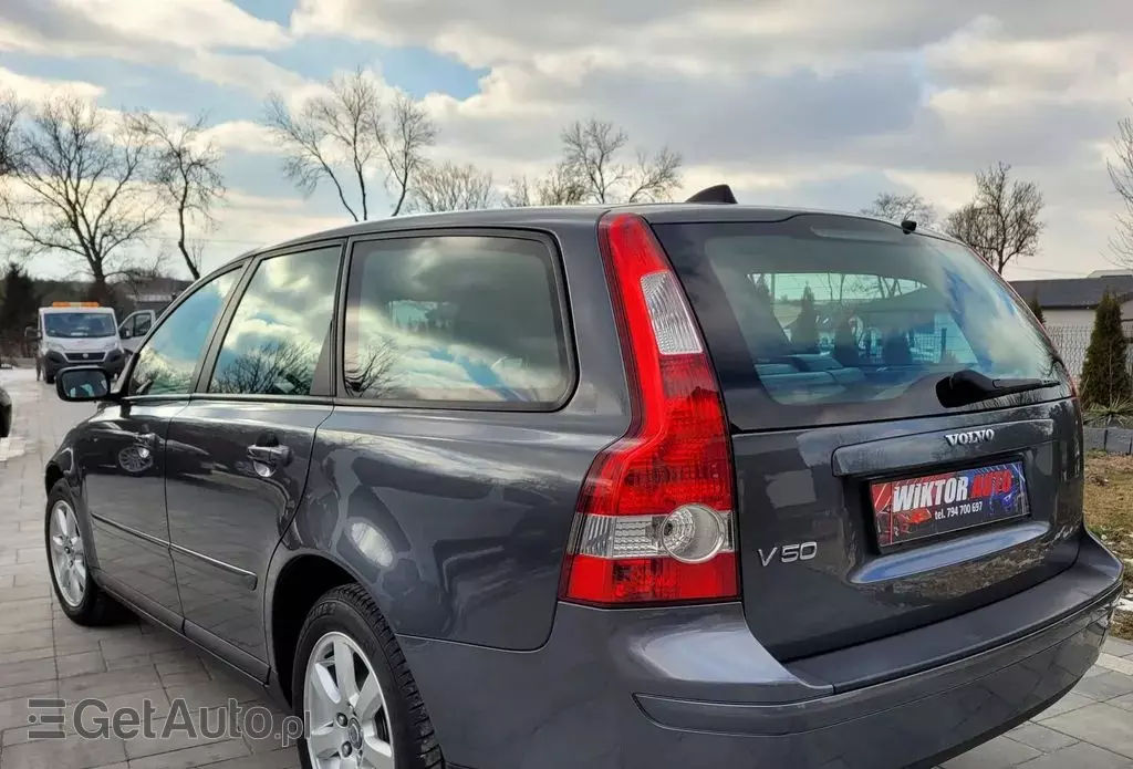 VOLVO V50 