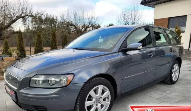 VOLVO V50 