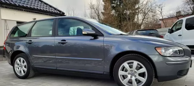 VOLVO V50 