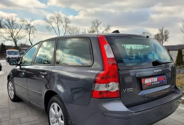VOLVO V50 