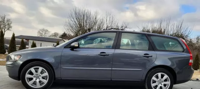 VOLVO V50 