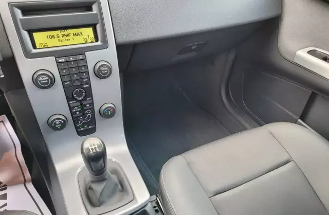 VOLVO V50 