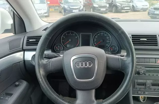 AUDI A4 