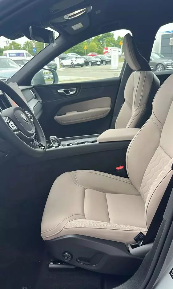 VOLVO XC 60 T8 Plug-In Hybrid AWD Core