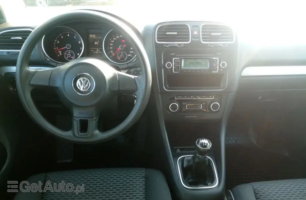 VOLKSWAGEN Golf 