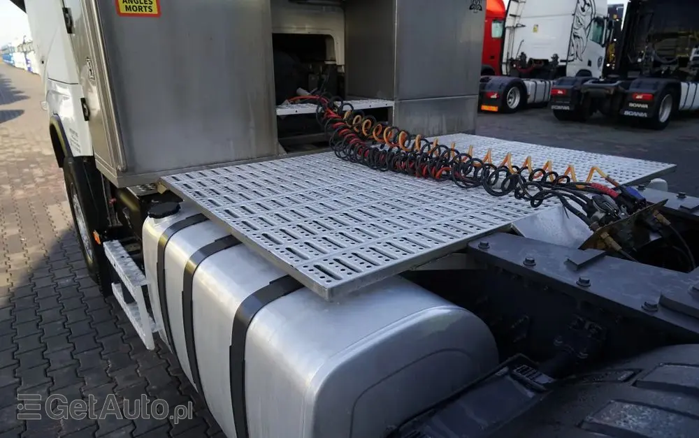 VOLVO FH 16 / 660 / 6x4 / DMC: 180.000 KG !! / RETARDER / EURO 6 / KLIMA POSTOJOWA / 