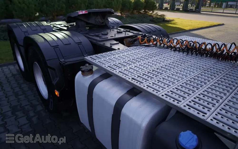 VOLVO FH 16 / 660 / 6x4 / DMC: 180.000 KG !! / RETARDER / EURO 6 / KLIMA POSTOJOWA / 