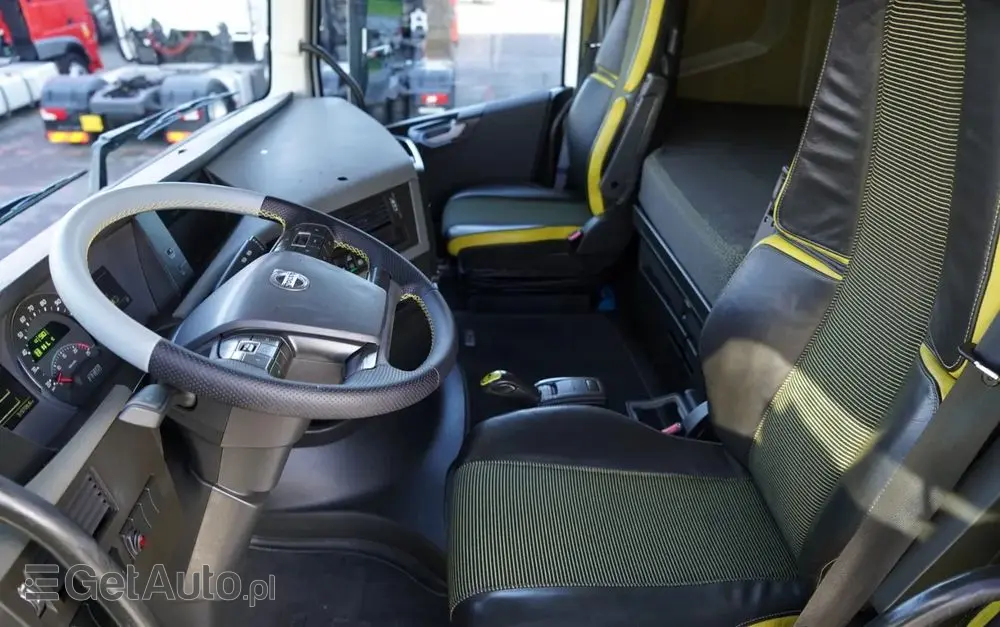 VOLVO FH 16 / 660 / 6x4 / DMC: 180.000 KG !! / RETARDER / EURO 6 / KLIMA POSTOJOWA / 