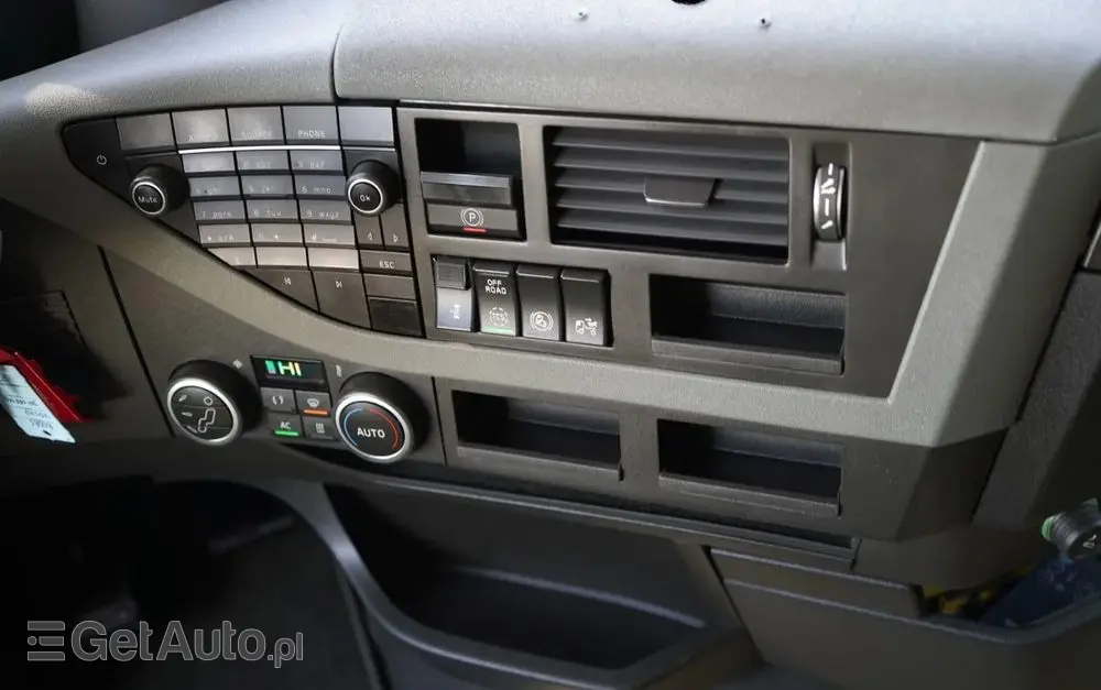 VOLVO FH 16 / 660 / 6x4 / DMC: 180.000 KG !! / RETARDER / EURO 6 / KLIMA POSTOJOWA / 