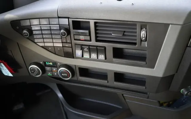 VOLVO FH 16 / 660 / 6x4 / DMC: 180.000 KG !! / RETARDER / EURO 6 / KLIMA POSTOJOWA / 