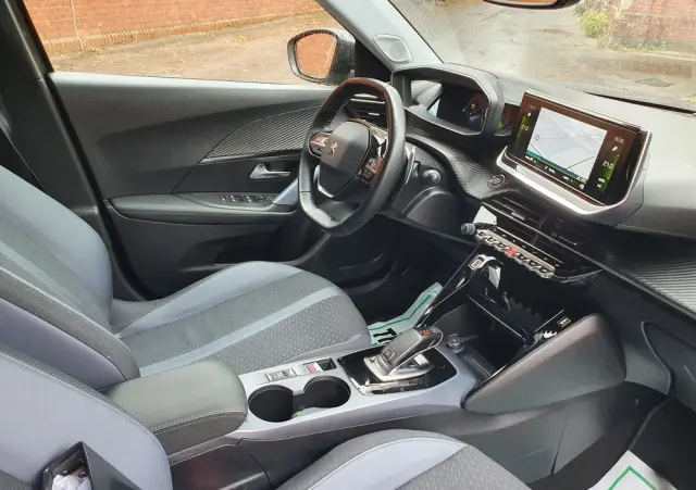 PEUGEOT 2008 PureTech 130 EAT8 Allure