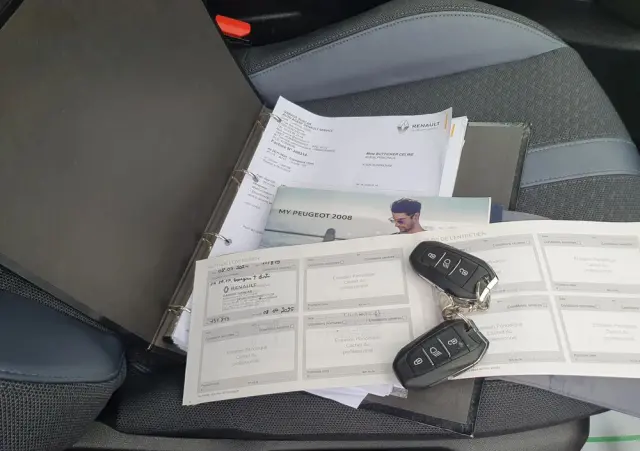 PEUGEOT 2008 PureTech 130 EAT8 Allure