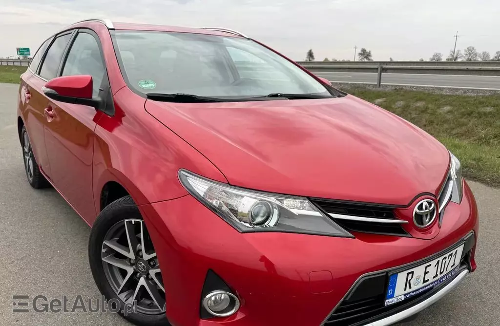 TOYOTA Auris 