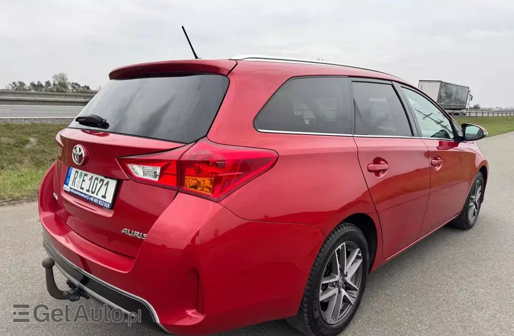 TOYOTA Auris 