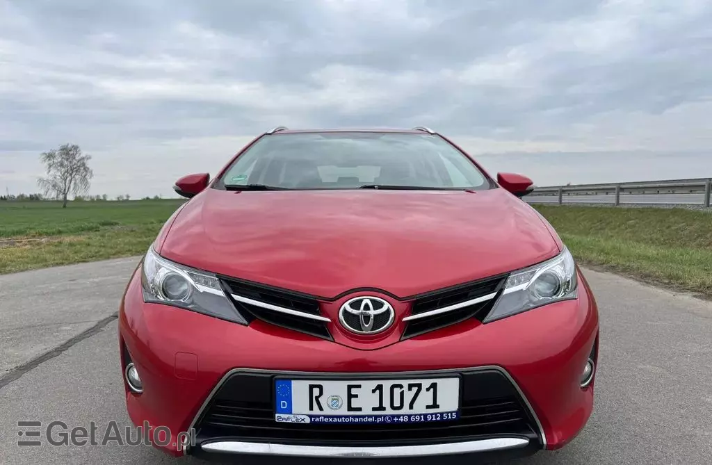 TOYOTA Auris 