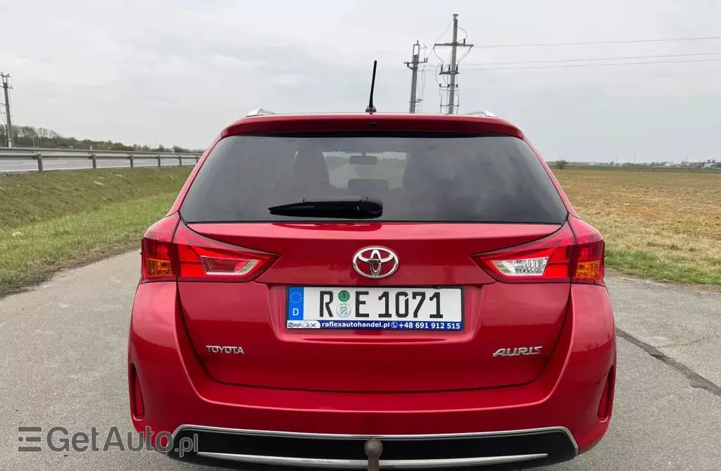 TOYOTA Auris 