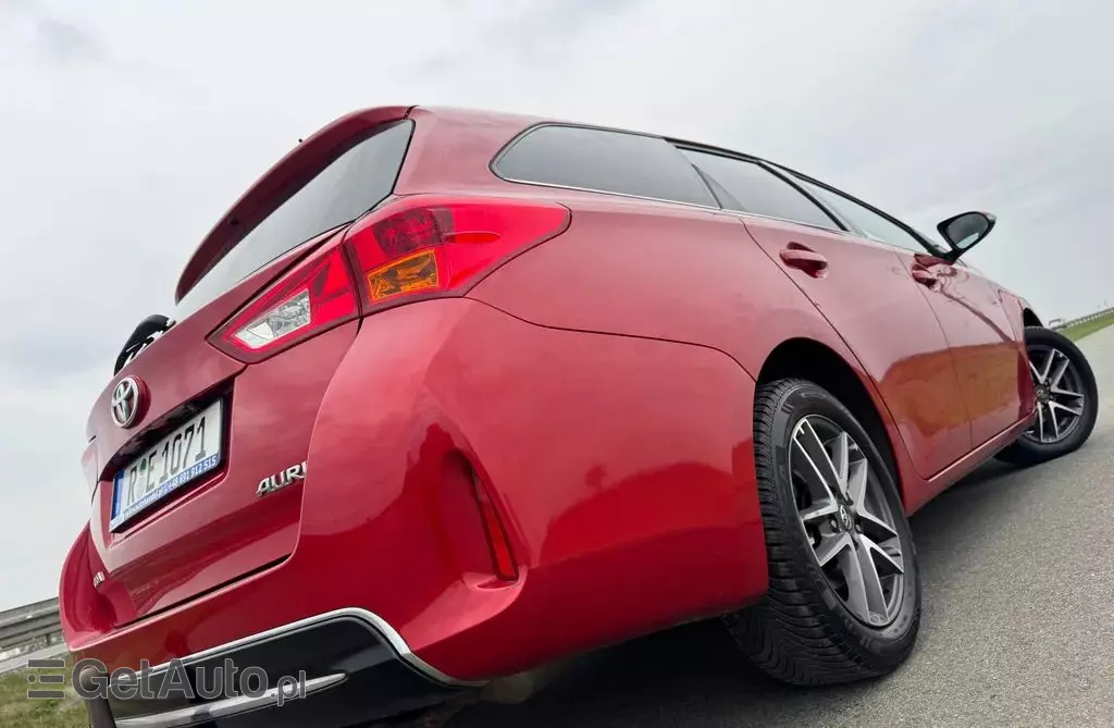 TOYOTA Auris 