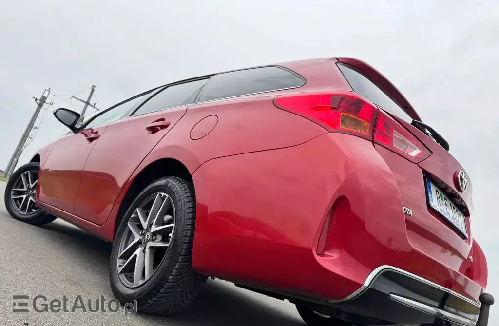 TOYOTA Auris 