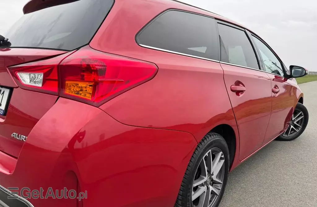 TOYOTA Auris 
