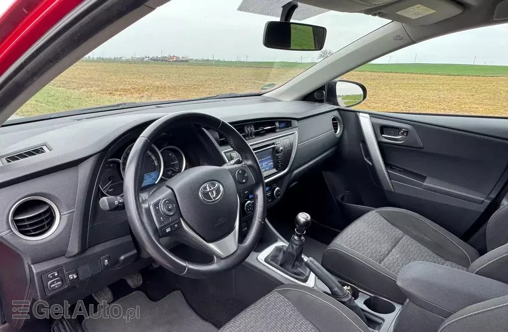 TOYOTA Auris 