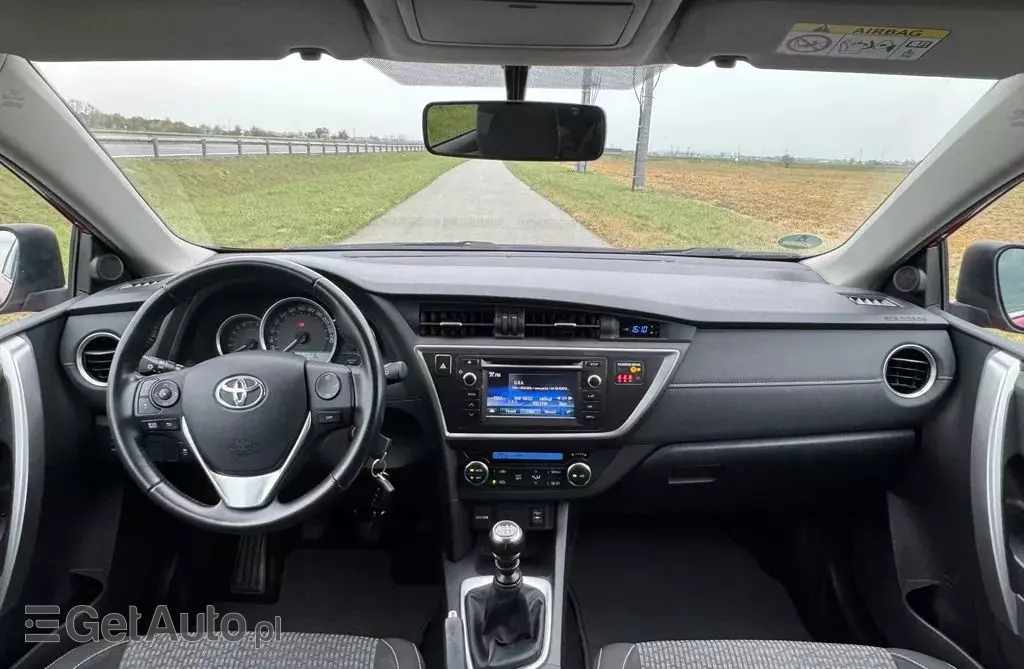 TOYOTA Auris 