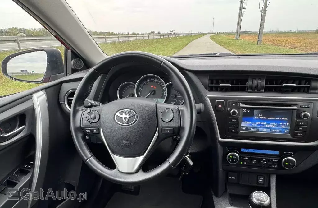 TOYOTA Auris 