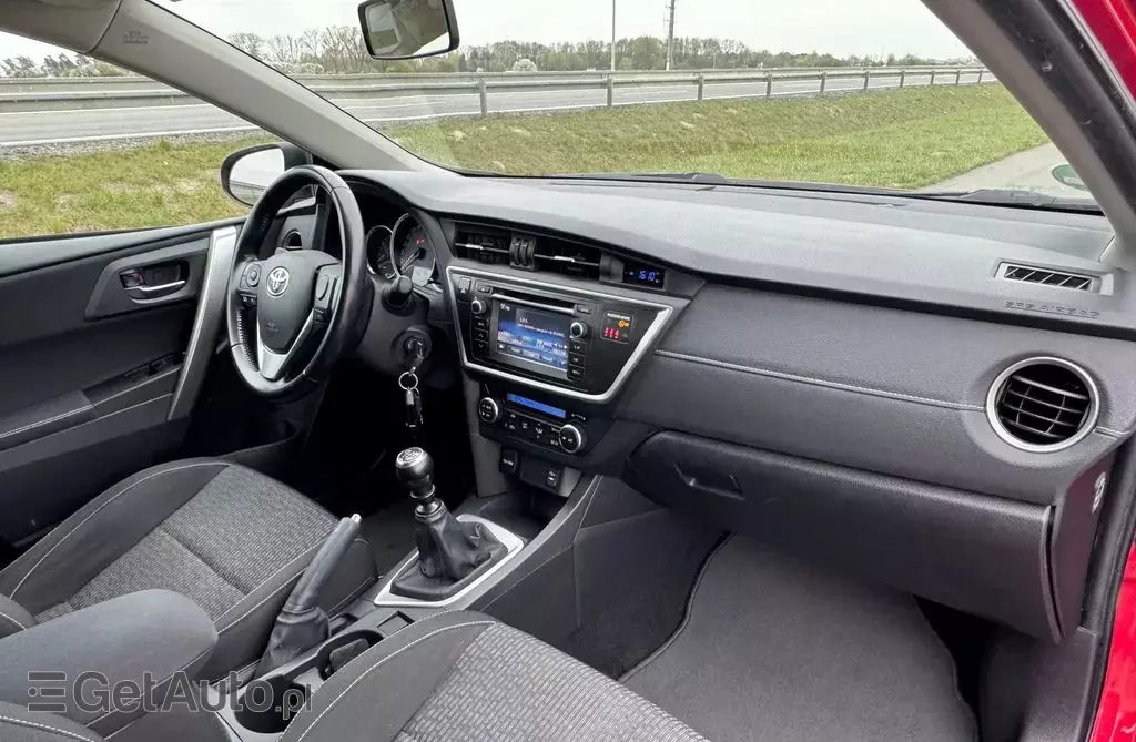 TOYOTA Auris 