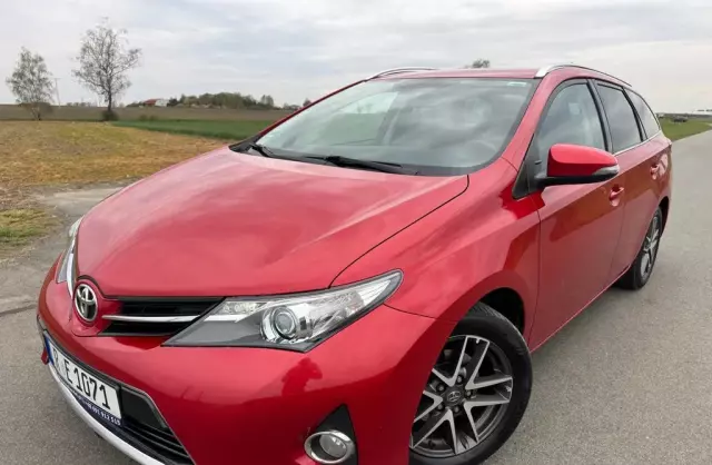 TOYOTA Auris 