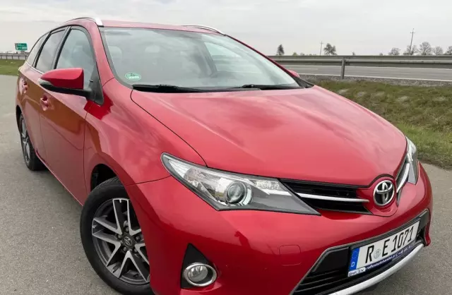 TOYOTA Auris 